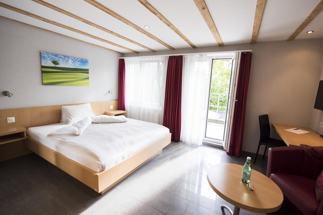 Hotel Restaurant Neuhaus Hertenstein エクステリア 写真